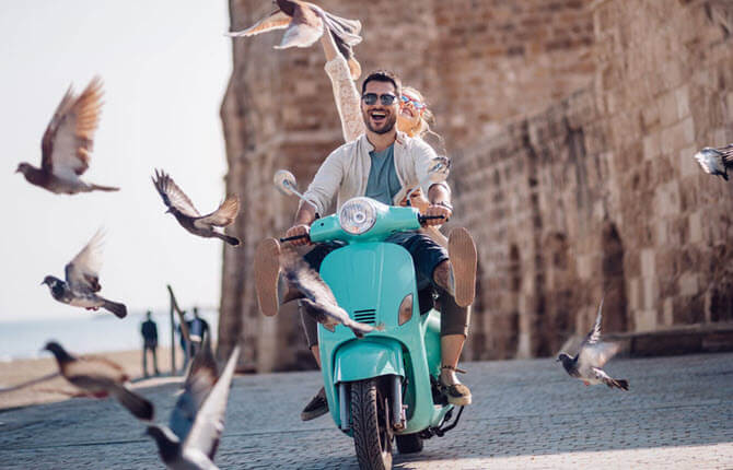 couple-traveling