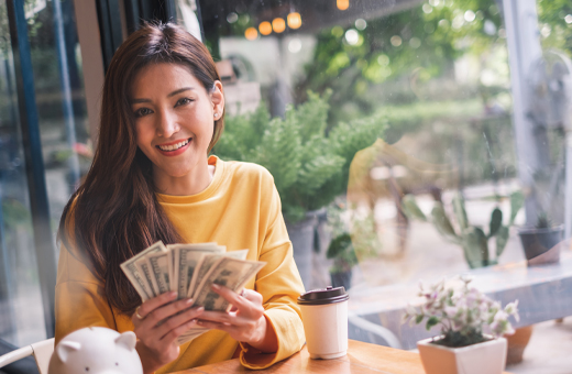 woman-saving-money