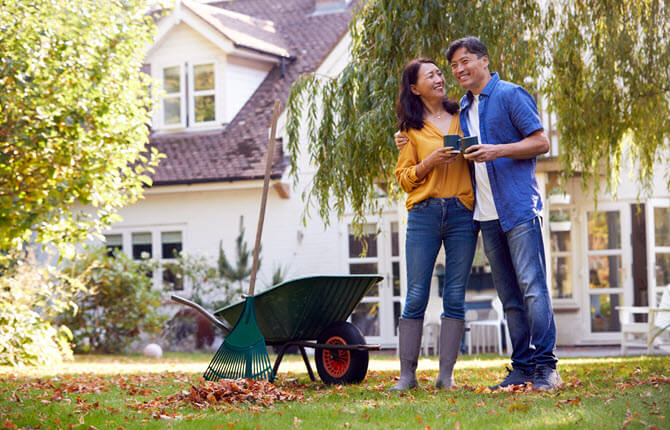 couple-yardwork